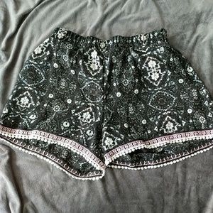 Francensca's Casual pom pom shorts
